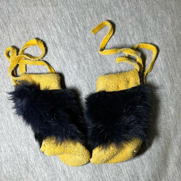 Rabbit fur tall moccasin - Picture 3 of 5